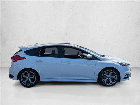 Used 2018 Ford Focus ST w/ Equipment Group 401A image 4