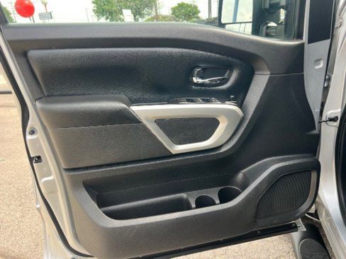 Used 2017 Nissan Titan SV image 23