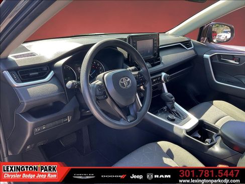Used 2021 Toyota RAV4 XLE w/ Convenience Package AWD/4WD image 16