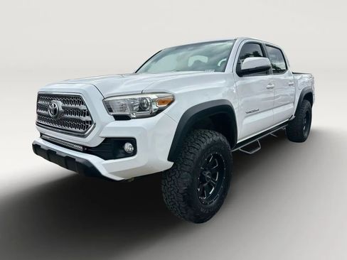Used 2017 Toyota Tacoma TRD Off-Road RWD image 26