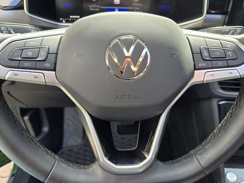 Used 2025 Volkswagen Taos SE AWD/4WD image 25
