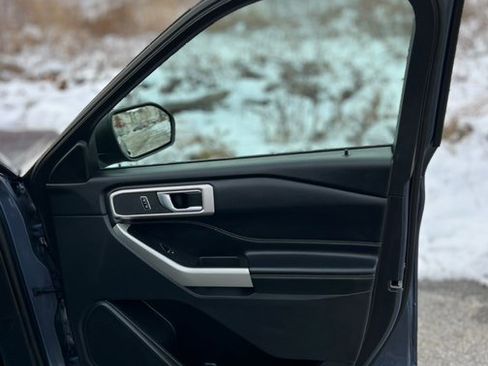 Used 2021 Ford Explorer XLT image 33