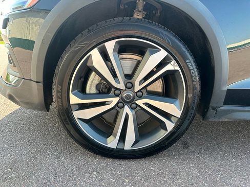 Used 2025 Volvo V60 B5 Cross Country Plus AWD/4WD image 40