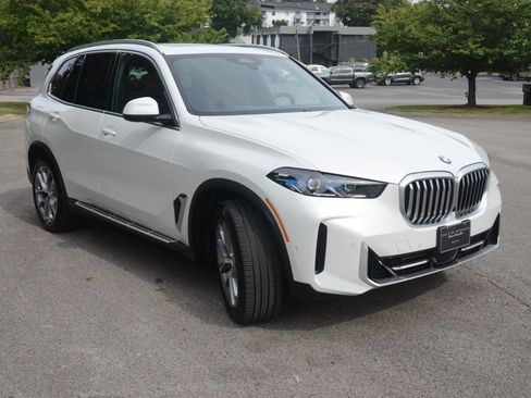 Used 2026 BMW X5 xDrive40i w/ Premium Package AWD/4WD image 7