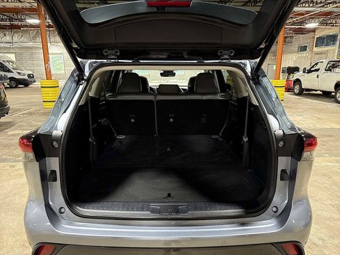 Used 2023 Toyota Highlander Limited AWD/4WD image 11