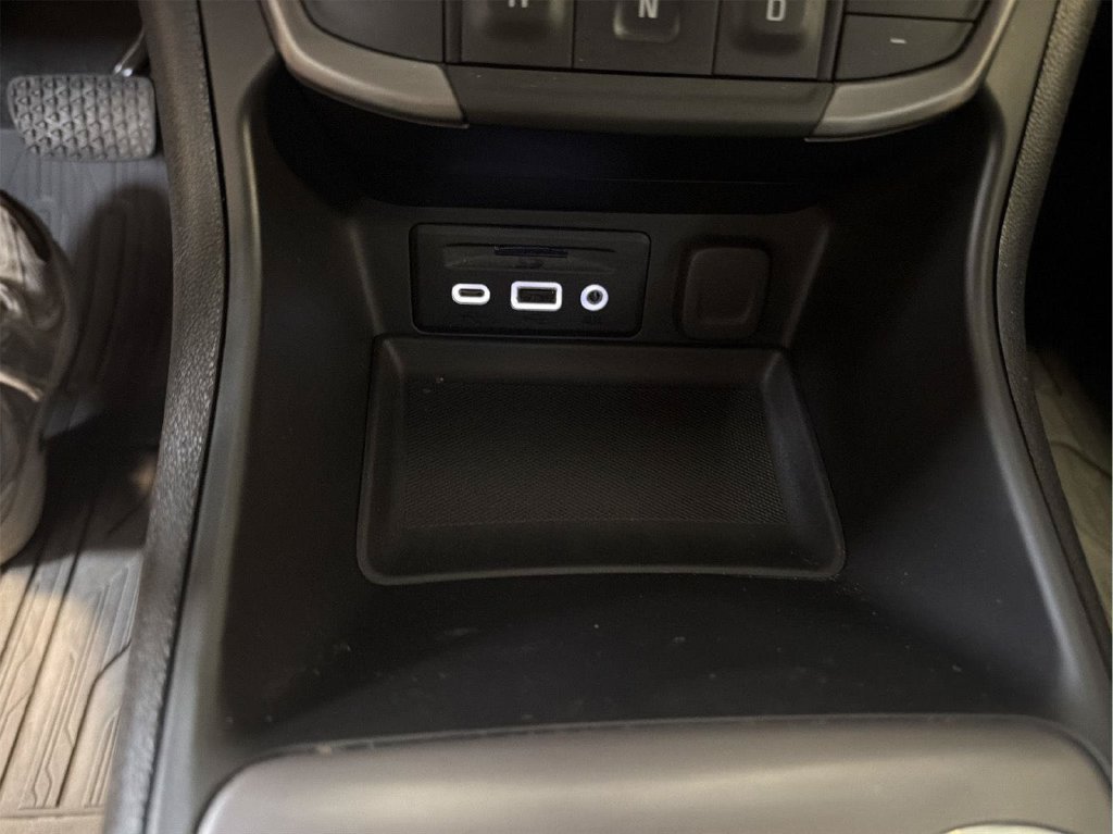 Used 2024 GMC Terrain AT4 w/ Tech Package AWD/4WD image 18