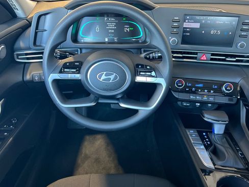 Used 2026 Hyundai Elantra Hybrid FWD image 18