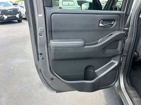 Used 2024 Nissan Frontier SV w/ SV Convenience Package RWD image 13