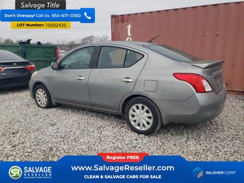 Used 2013 Nissan Versa SV FWD image 3