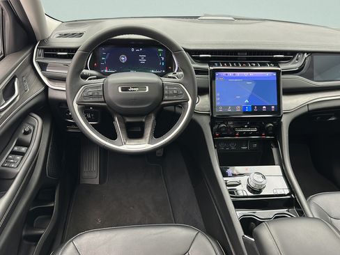 Used 2023 Jeep Grand Cherokee 4WD 4xe image 11