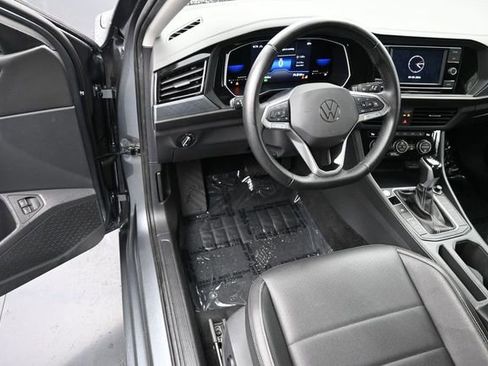 Used 2022 Volkswagen Jetta SE FWD image 15