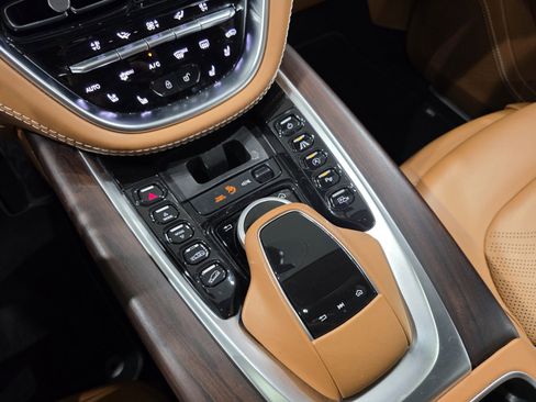 Used 2022 Aston Martin DBX image 15