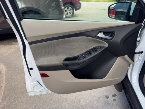 Used 2014 Ford Focus SE w/ SE Winter Package FWD image 15
