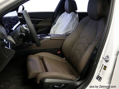 Used 2025 BMW 530i xDrive image 10