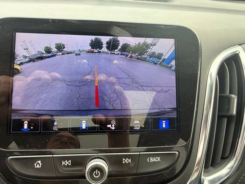 Used 2023 Chevrolet Equinox Premier AWD/4WD image 12