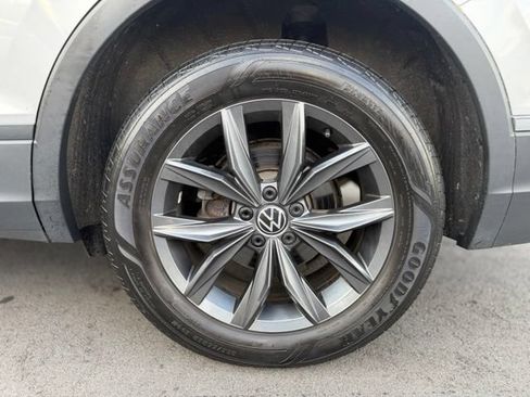 Used 2022 Volkswagen Tiguan SE AWD/4WD image 29