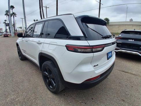 Used 2023 Jeep Grand Cherokee Limited w/ Black Appearance Package image 5