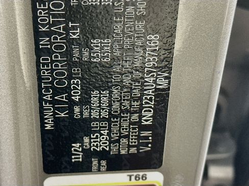 Used 2025 Kia Soul LX w/ LX Technology Package FWD image 12