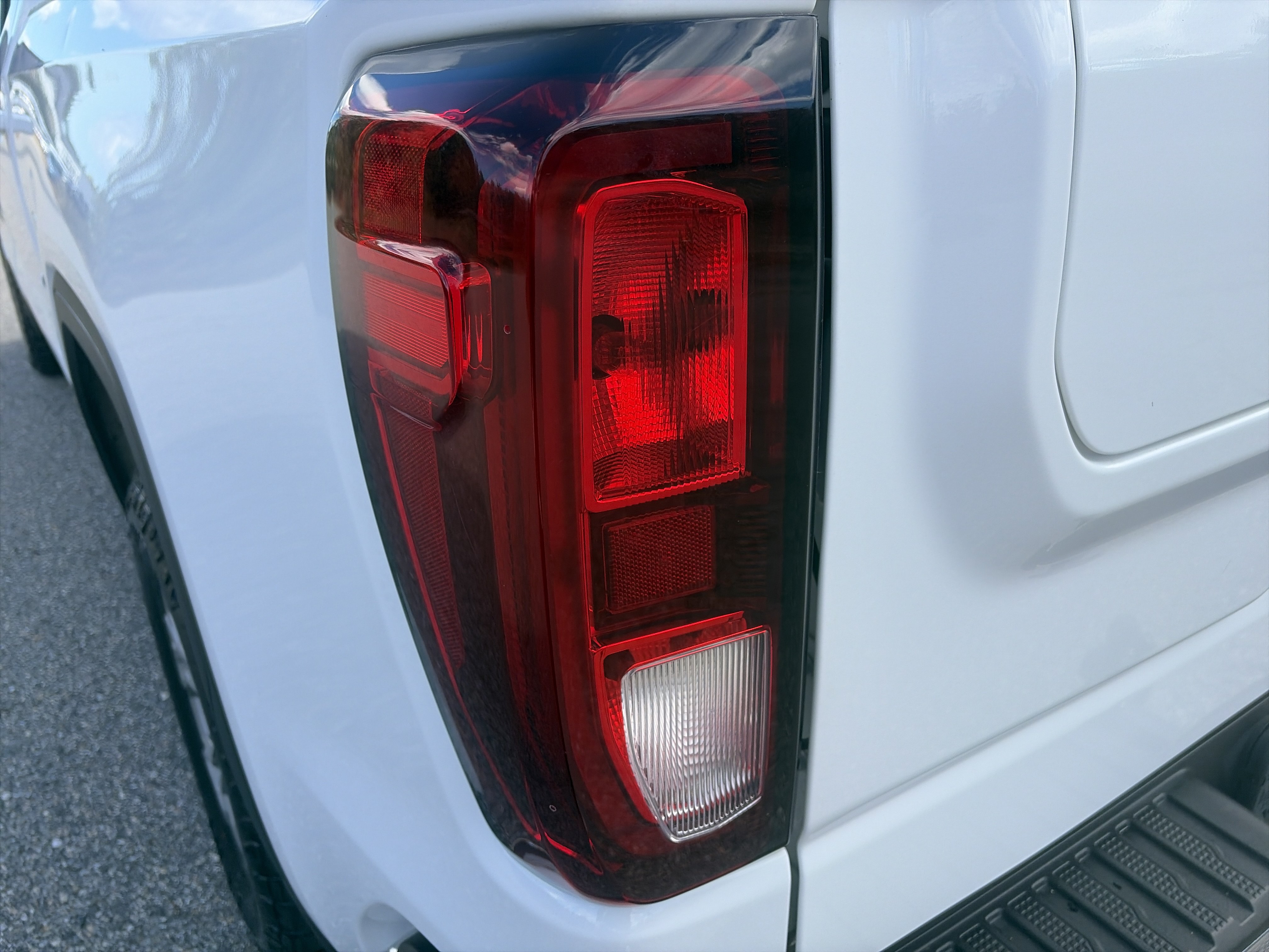 Used 2022 GMC Sierra 1500 SLE AWD/4WD image 11