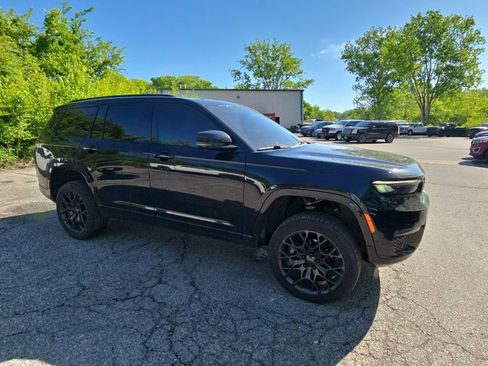 Used 2024 Jeep Grand Cherokee L Summit AWD/4WD image 10