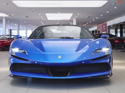Used 2023 Ferrari SF90 Spider image 15