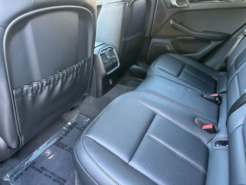 Certified 2025 Porsche Macan image 13