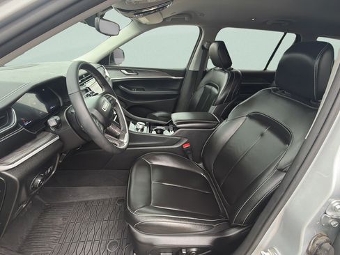 Used 2023 Jeep Grand Cherokee L Limited AWD/4WD image 19