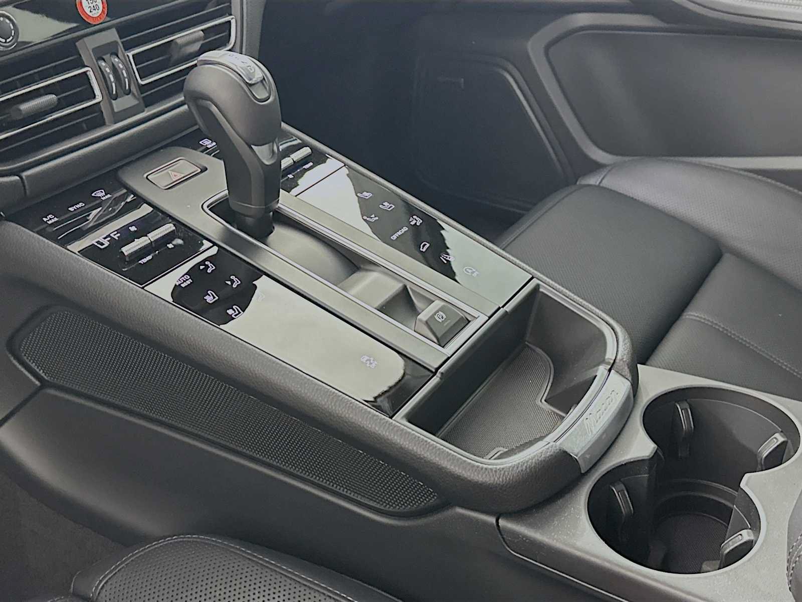 Certified 2026 Porsche Macan AWD/4WD image 20