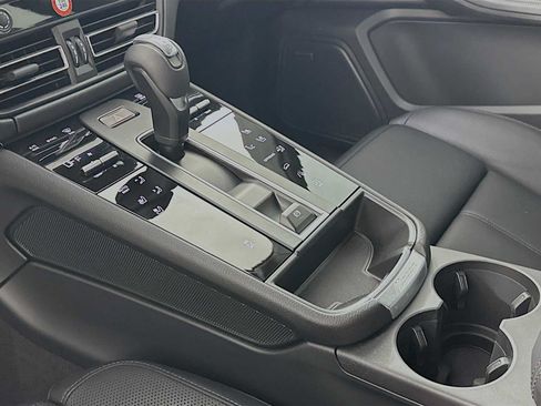 Certified 2026 Porsche Macan AWD/4WD image 20