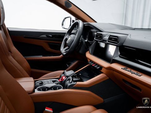 Used 2025 Lamborghini Urus SE image 43