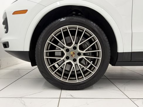 Certified 2023 Porsche Cayenne Platinum Edition image 16