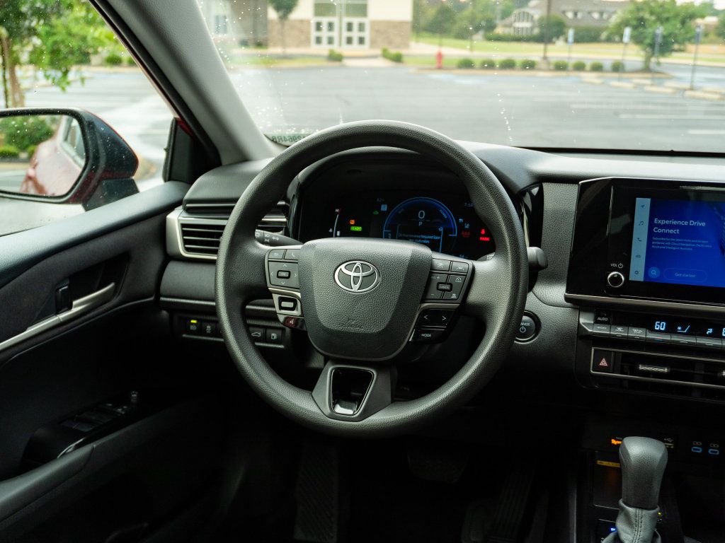 Used 2025 Toyota Camry LE FWD image 20