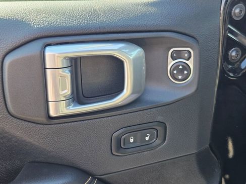 Used 2024 Jeep Wrangler Unlimited Sahara image 11