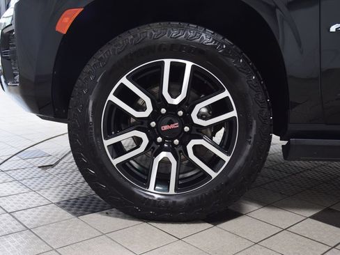 Used 2023 GMC Yukon XL AT4 w/ AT4 Premium Package AWD/4WD image 30