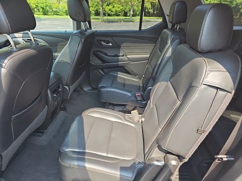 Used 2019 Chevrolet Traverse RS AWD/4WD image 17