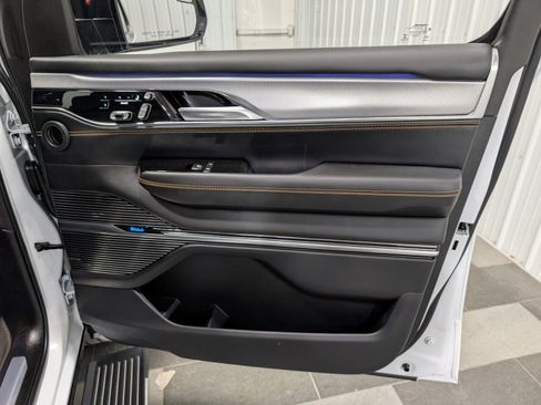 Used 2023 Jeep Grand Wagoneer Series III image 35