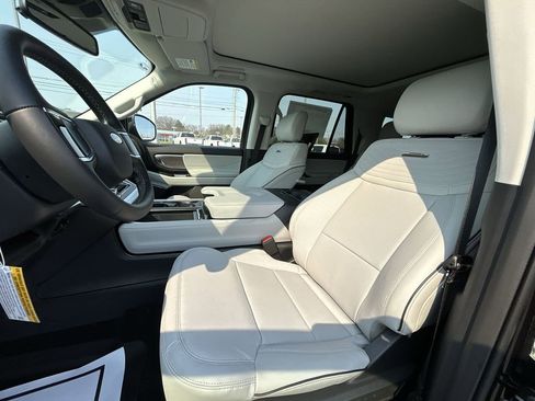 New 2026 Ford Expedition Max Platinum image 17