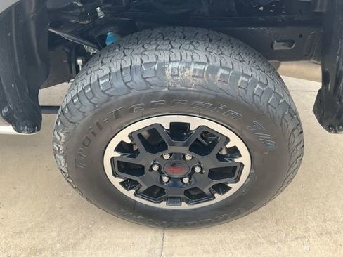 Used 2025 Toyota Tacoma TRD Off-Road image 27