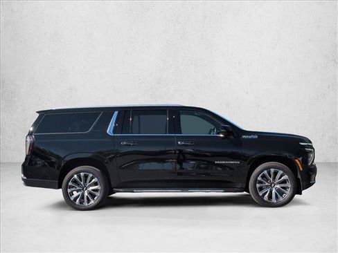 Used 2026 Chevrolet Suburban High Country AWD/4WD image 4
