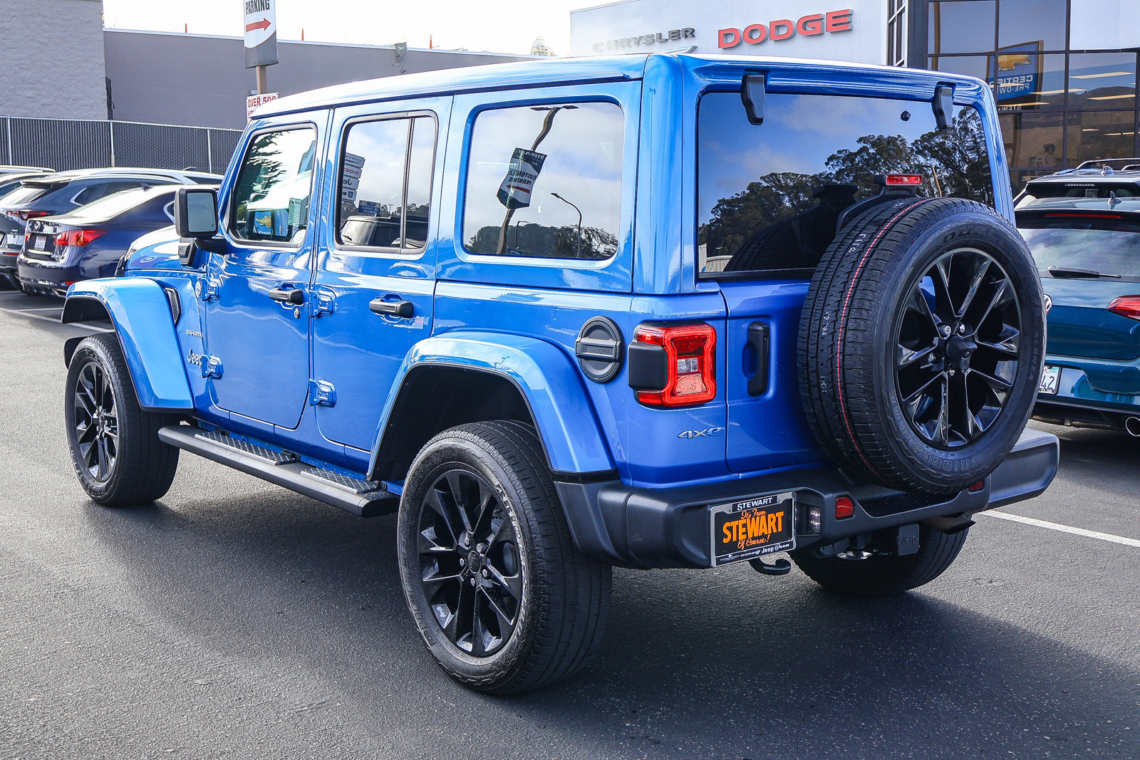 Used 2021 Jeep Wrangler Unlimited Sahara w/ Cold Weather Group AWD/4WD image 23