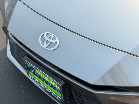 Used 2025 Toyota Camry SE FWD image 34