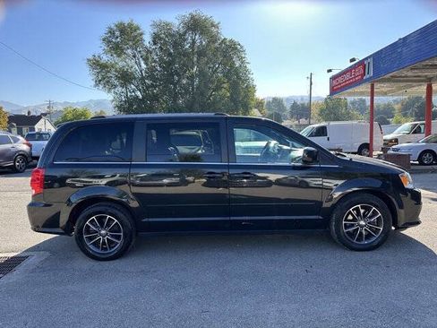 Used 2017 Dodge Grand Caravan SXT image 5