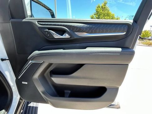 Used 2024 GMC Yukon XL Denali AWD/4WD image 34
