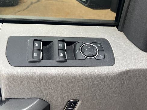 Used 2015 Ford F150 XLT w/ Equipment Group 302A Luxury image 6