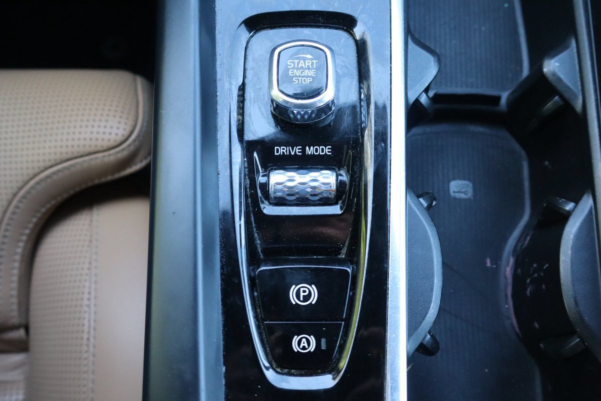 Used 2019 Volvo XC60 T5 Inscription w/ Protection Package AWD/4WD image 38
