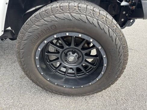 Used 2018 Jeep Wrangler Unlimited Sport image 15