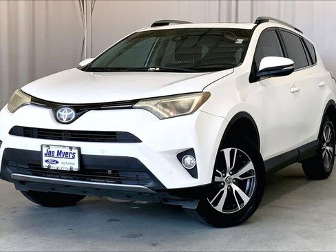 Used 2017 Toyota RAV4 XLE image 12