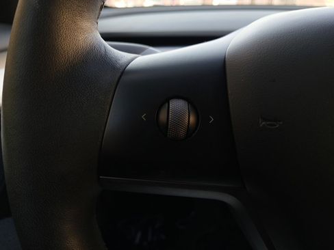 Used 2023 Tesla Model 3 Standard Range image 17