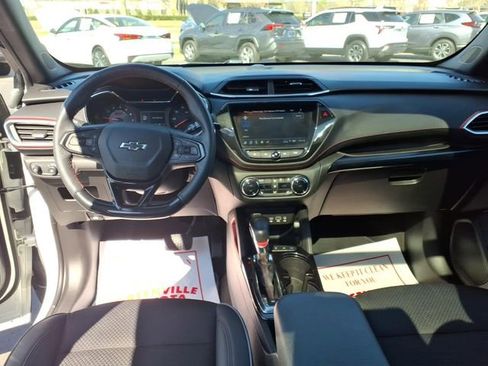 Used 2023 Chevrolet TrailBlazer RS w/ Sun and Liftgate Package AWD/4WD image 10