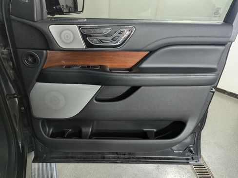 Used 2020 Lincoln Navigator Reserve w/ Equipment Group 208A Reserve AWD/4WD image 22